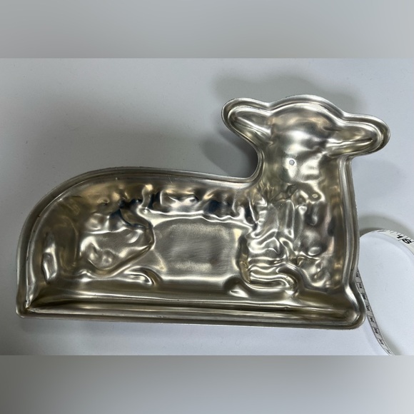 Vintage Aluminum Easter Lamb Sheep  - 2 Piece Cake/Baking Mold Pan - Picture 6 of 7
